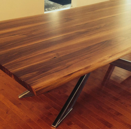 Table en noyer massif avec pattes en stainless Menuiserie Dubois